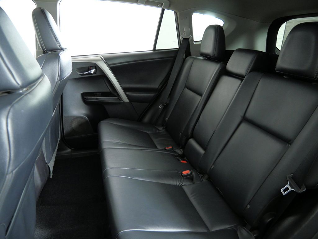 Thumbnail: 2017 Toyota RAV4 - 34