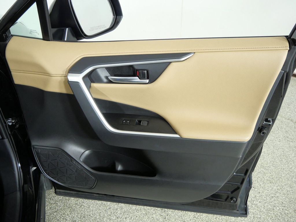 Thumbnail: 2025 Toyota RAV4 - 28