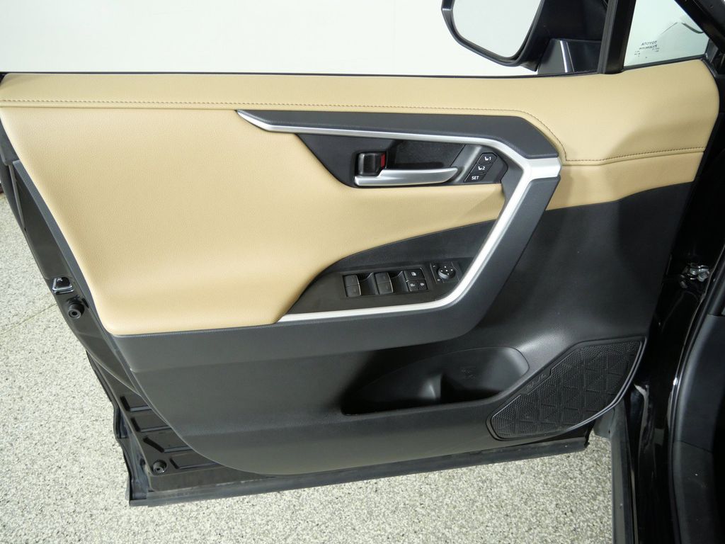 Thumbnail: 2025 Toyota RAV4 - 35