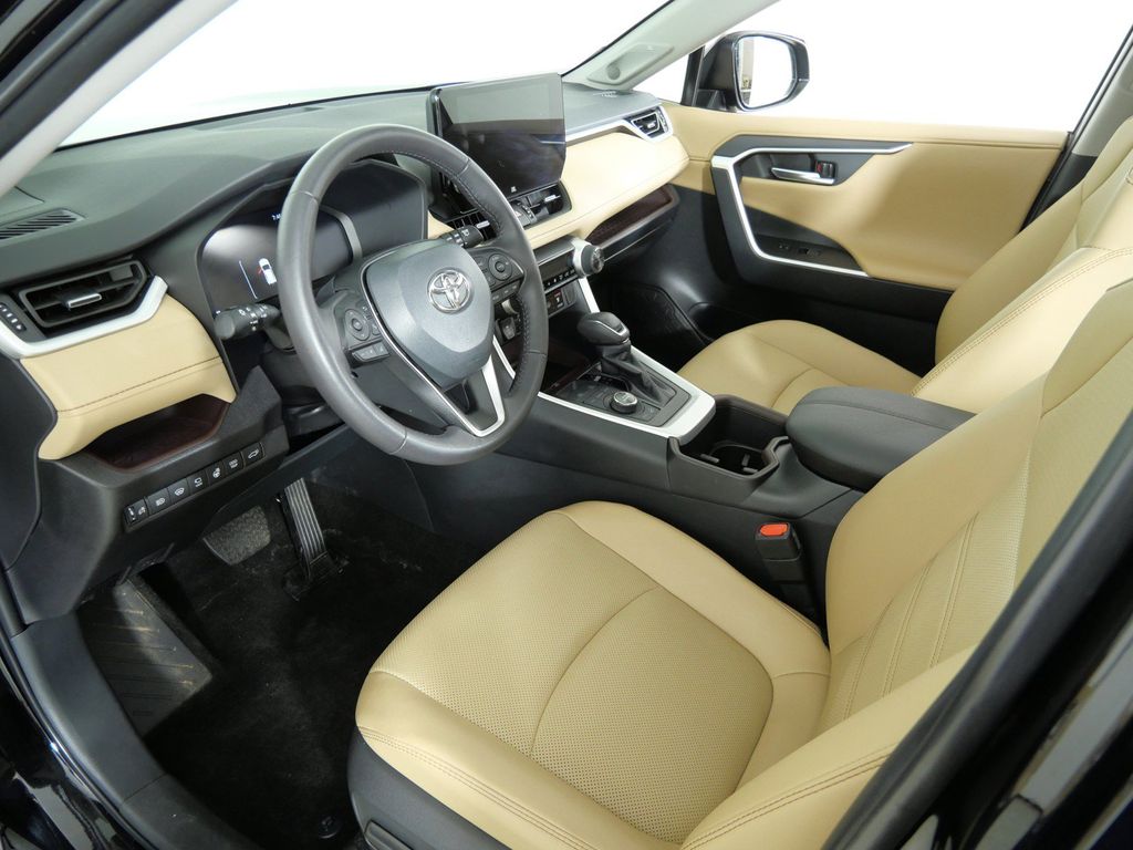 Thumbnail: 2025 Toyota RAV4 - 36
