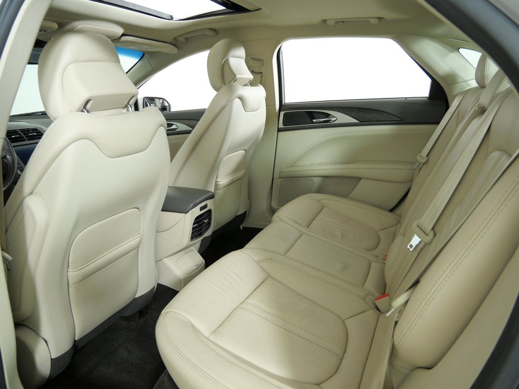 Thumbnail: 2017 Lincoln MKZ - 32