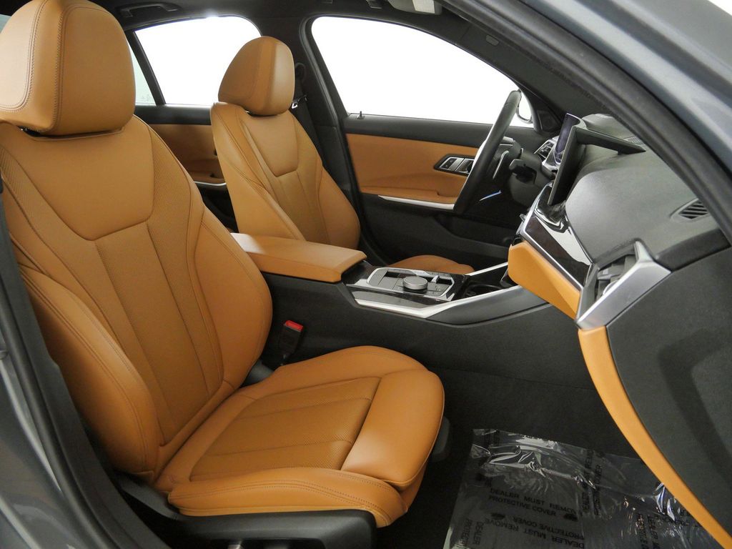 Thumbnail: 2023 BMW 3 Series - 10