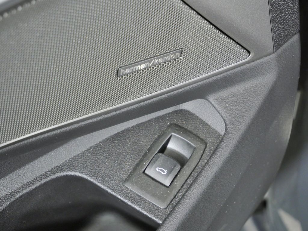 Thumbnail: 2023 BMW 3 Series - 40