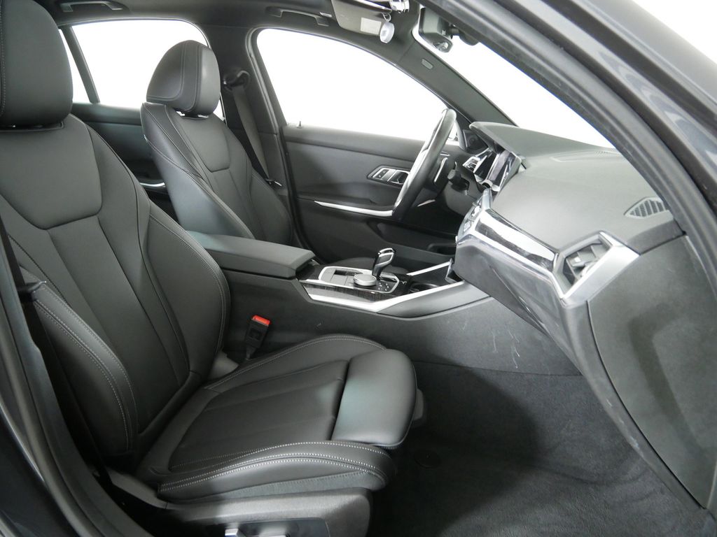 2022 BMW 3 Series 330xi 10