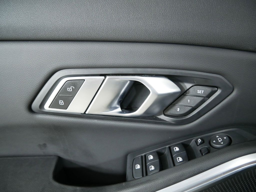 2022 BMW 3 Series 330xi 38