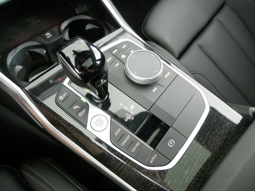 2022 BMW 3 Series 330xi 13