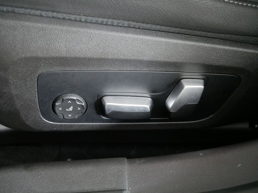 2022 BMW 3 Series 330xi 39