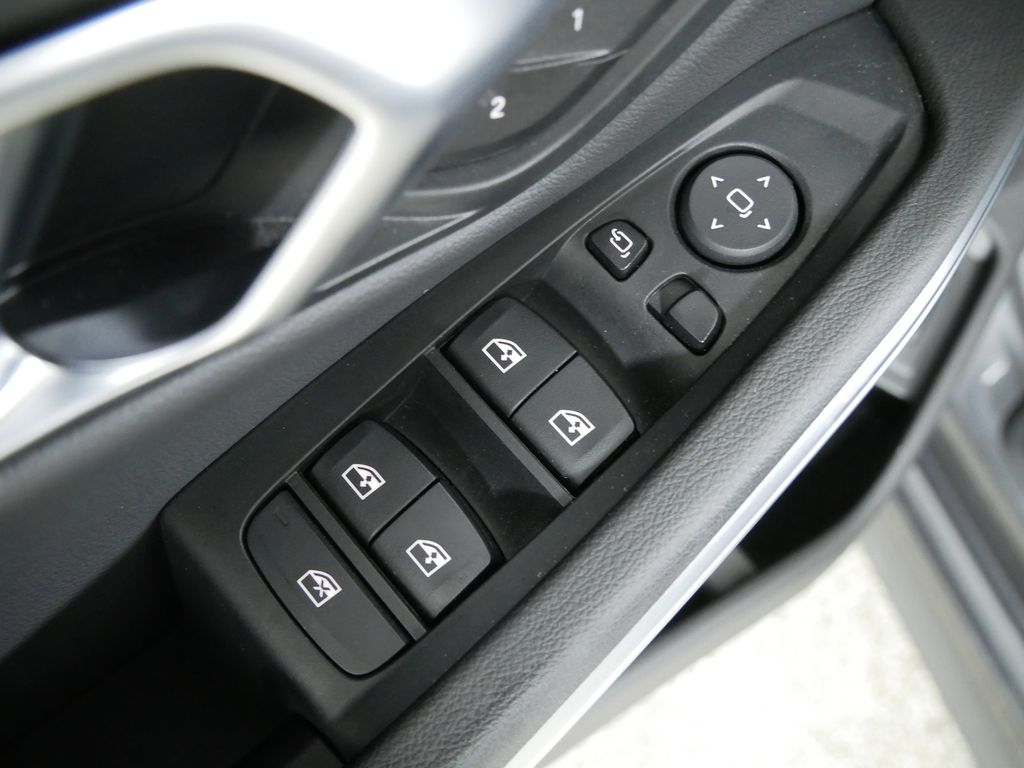 2022 BMW 3 Series 330xi 37