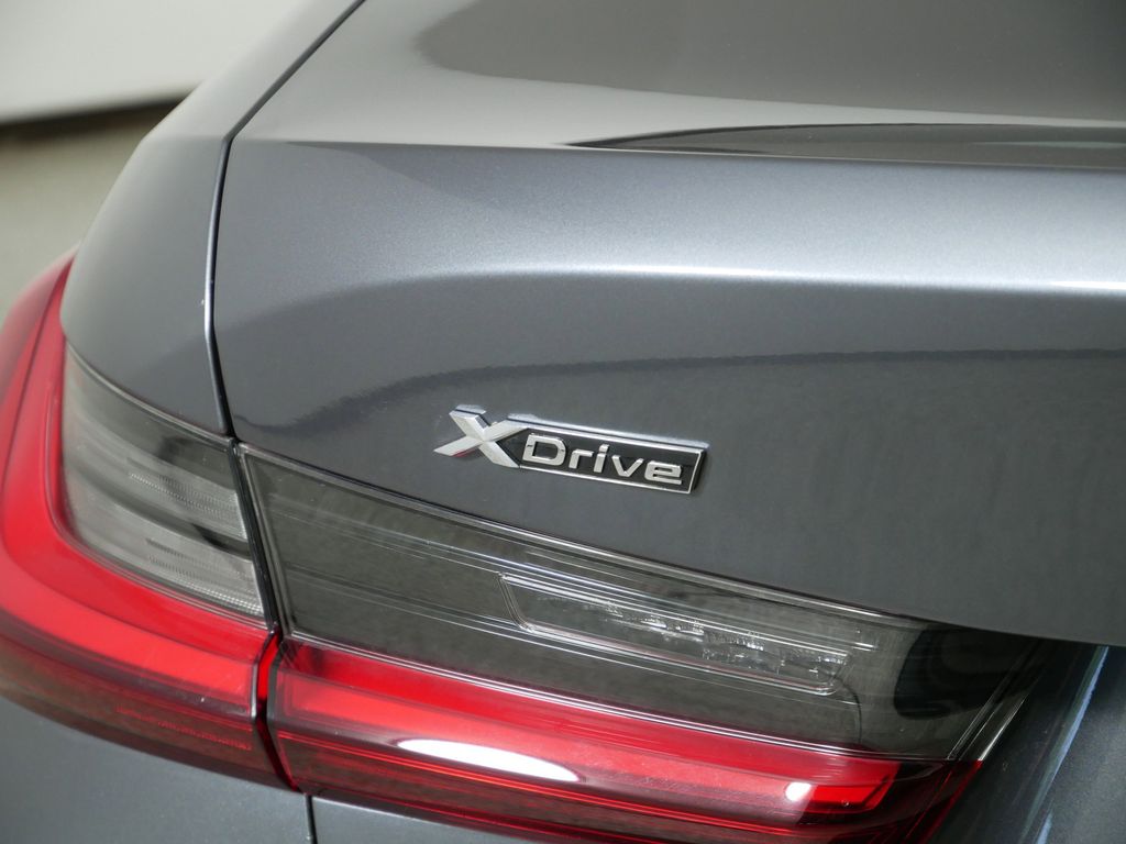 2022 BMW 3 Series 330xi 24