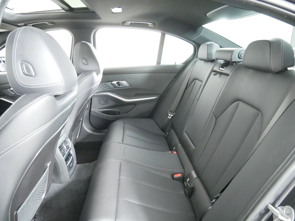2022 BMW 3 Series 330xi 33