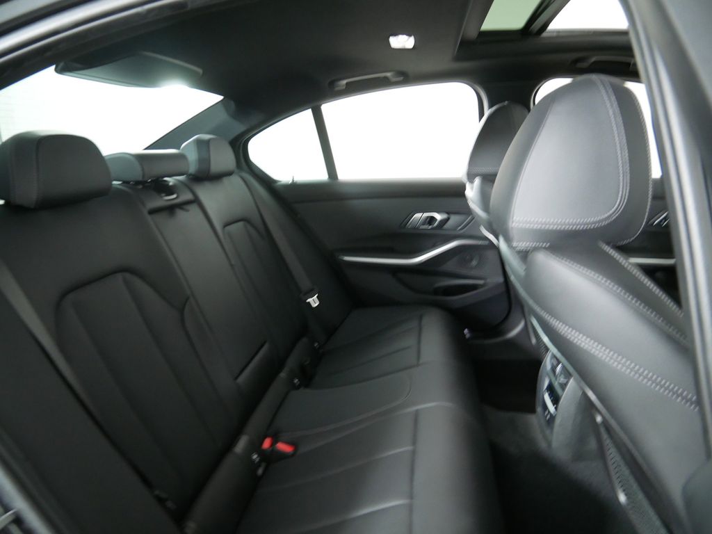 2022 BMW 3 Series 330xi 31
