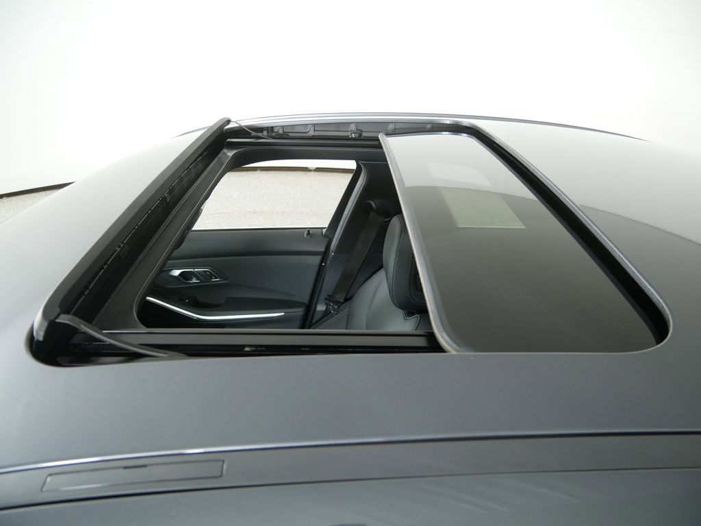 2022 BMW 3 Series 330xi 29