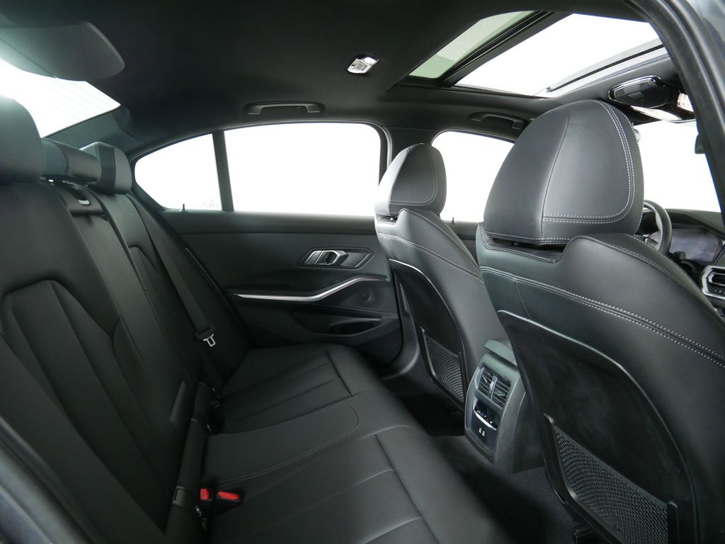 2022 BMW 3 Series 330xi 11