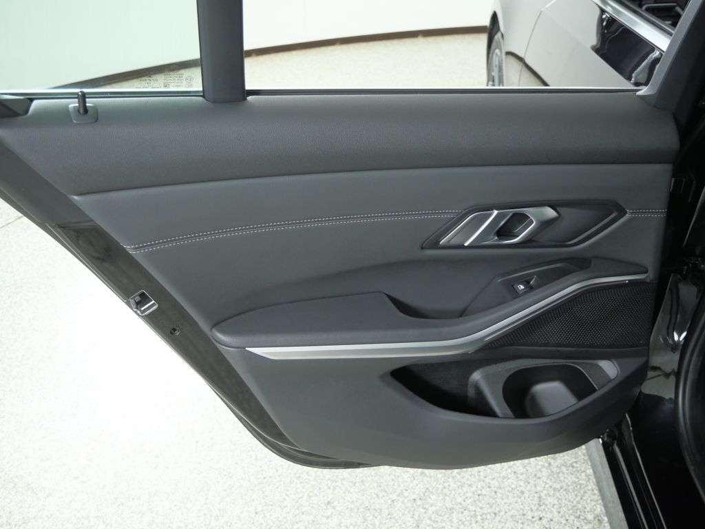 Thumbnail: 2020 BMW 3 Series - 33