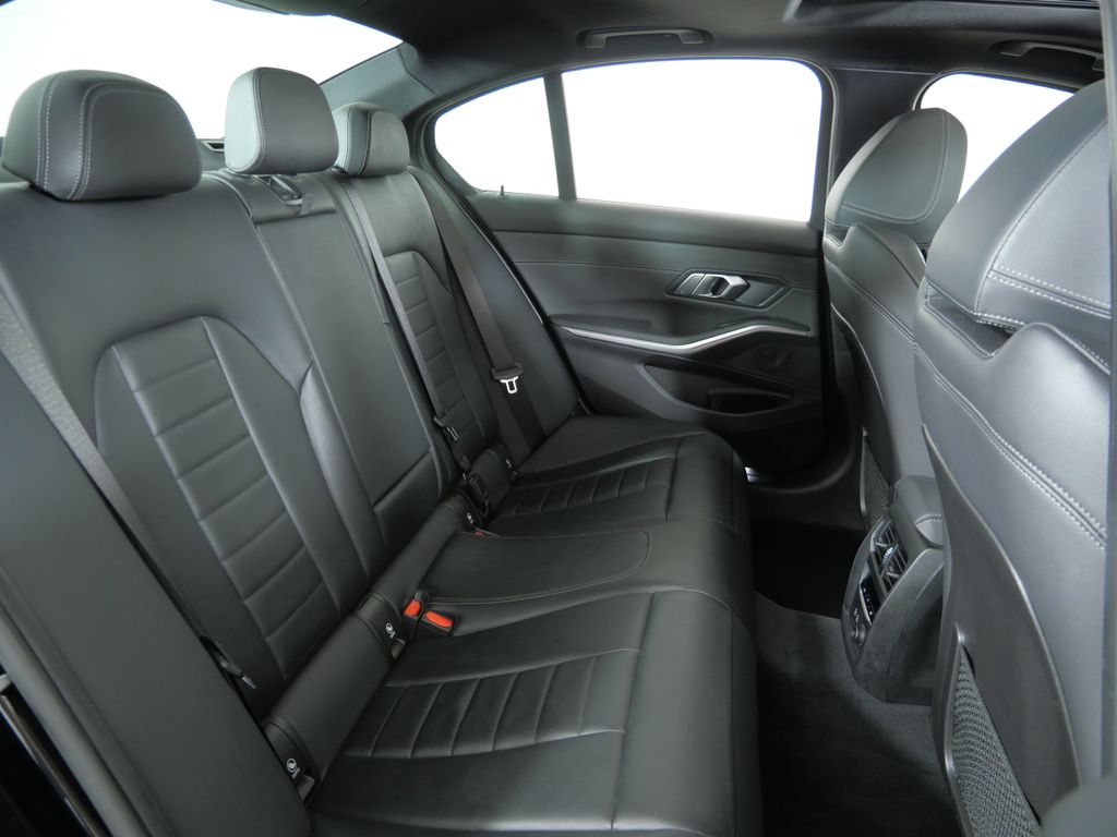 Thumbnail: 2020 BMW 3 Series - 32
