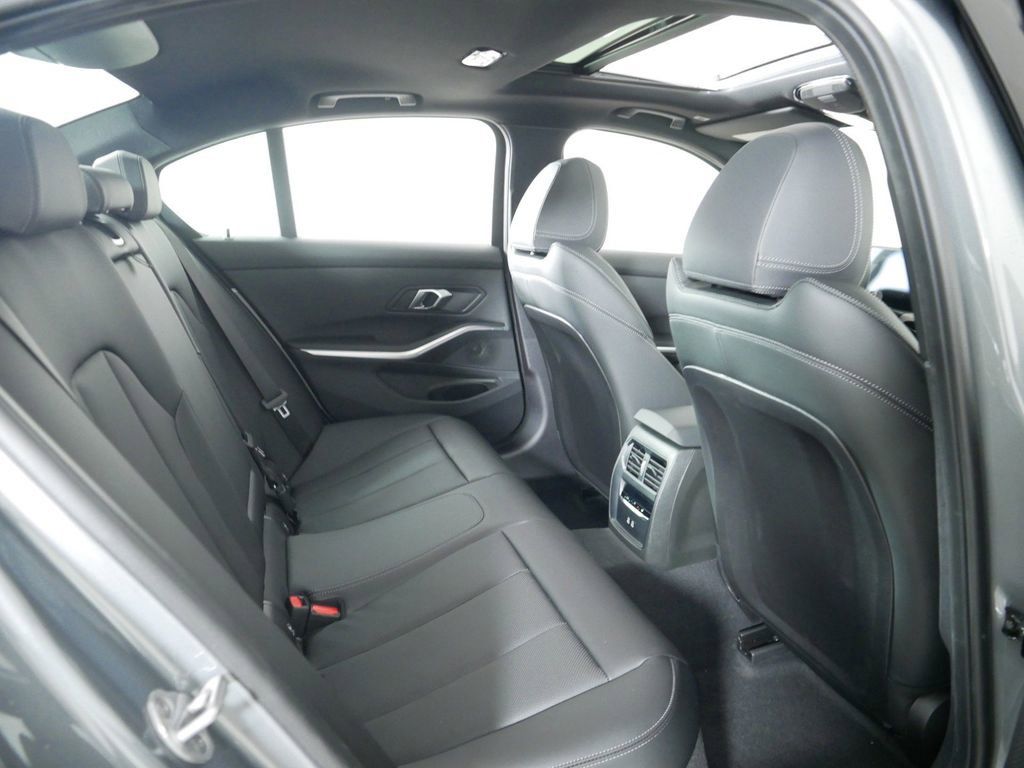 Thumbnail: 2025 BMW 3 Series - 12