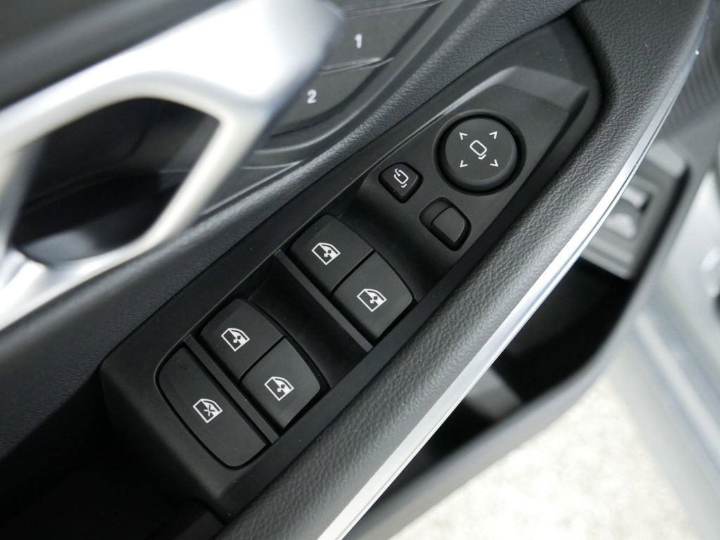 Thumbnail: 2025 BMW 3 Series - 39