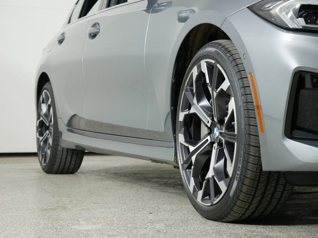 Thumbnail: 2025 BMW 3 Series - 18