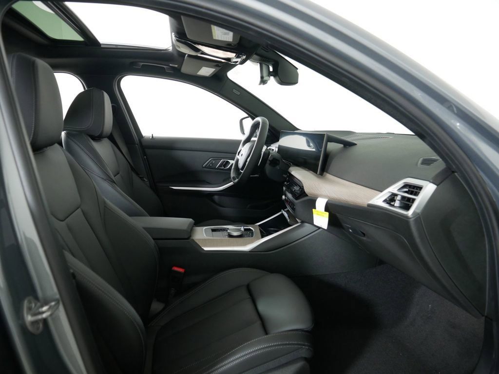 Thumbnail: 2025 BMW 3 Series - 10