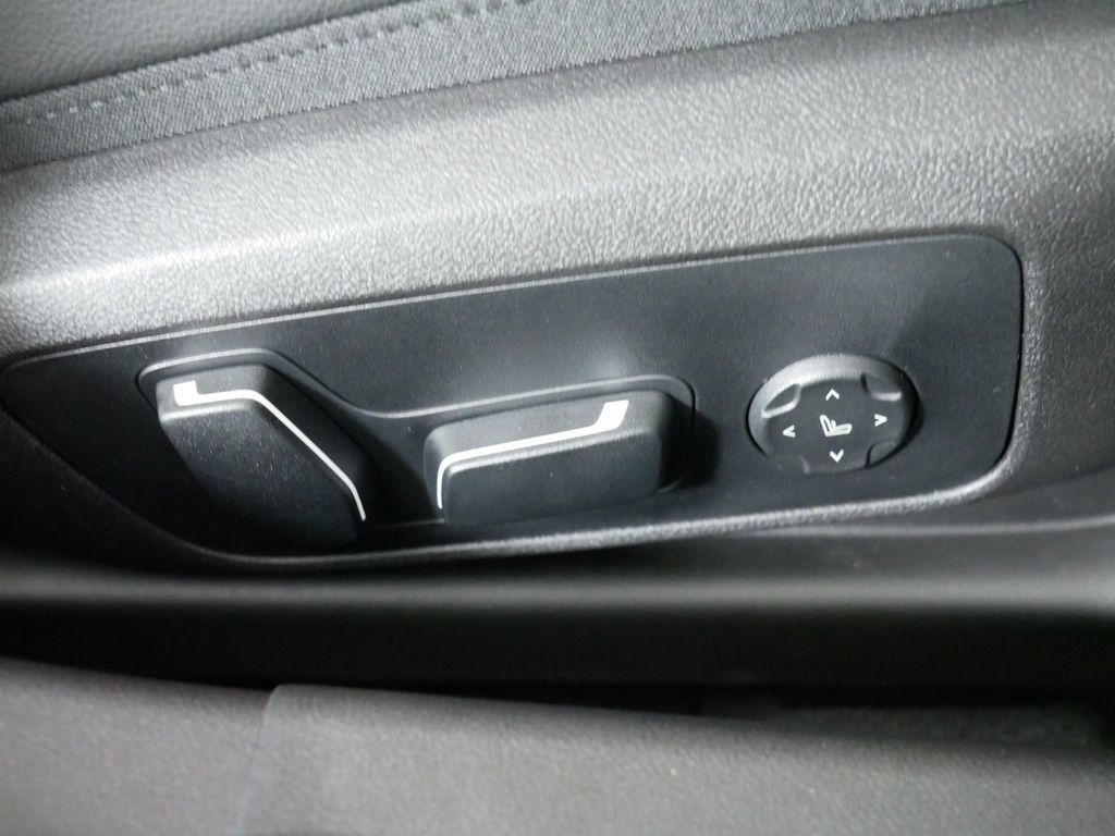 Thumbnail: 2025 BMW 3 Series - 30