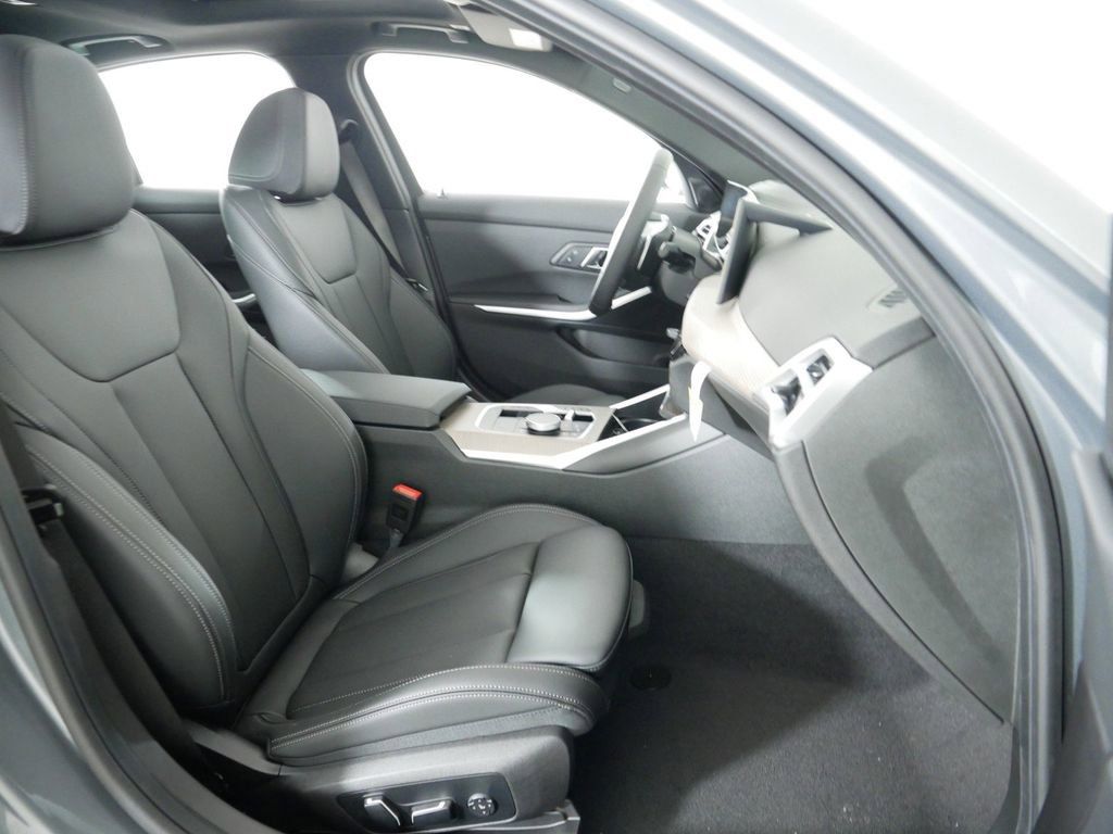 Thumbnail: 2025 BMW 3 Series - 11