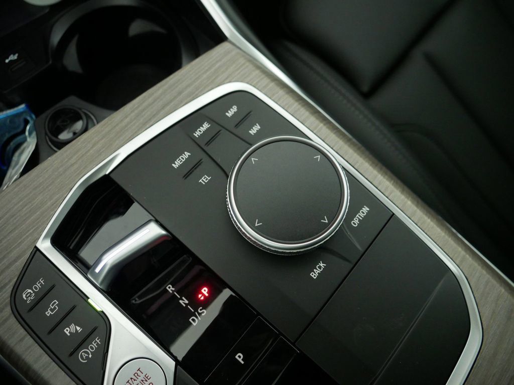 Thumbnail: 2025 BMW 3 Series - 9