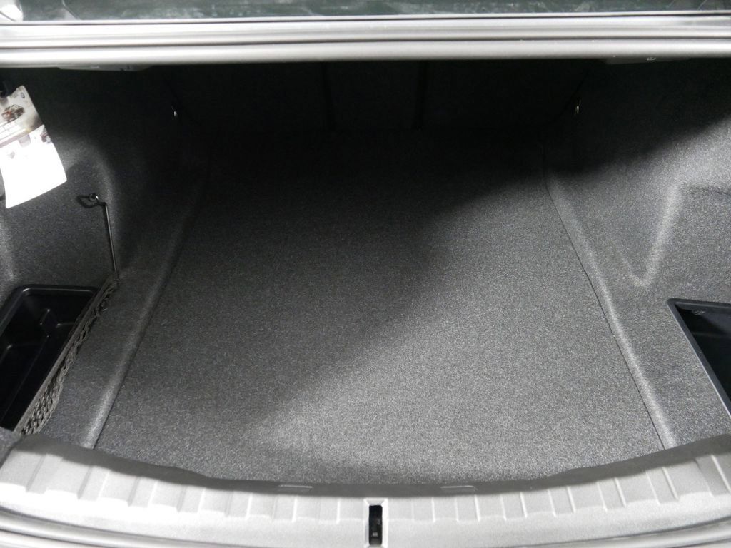 Thumbnail: 2025 BMW 3 Series - 16