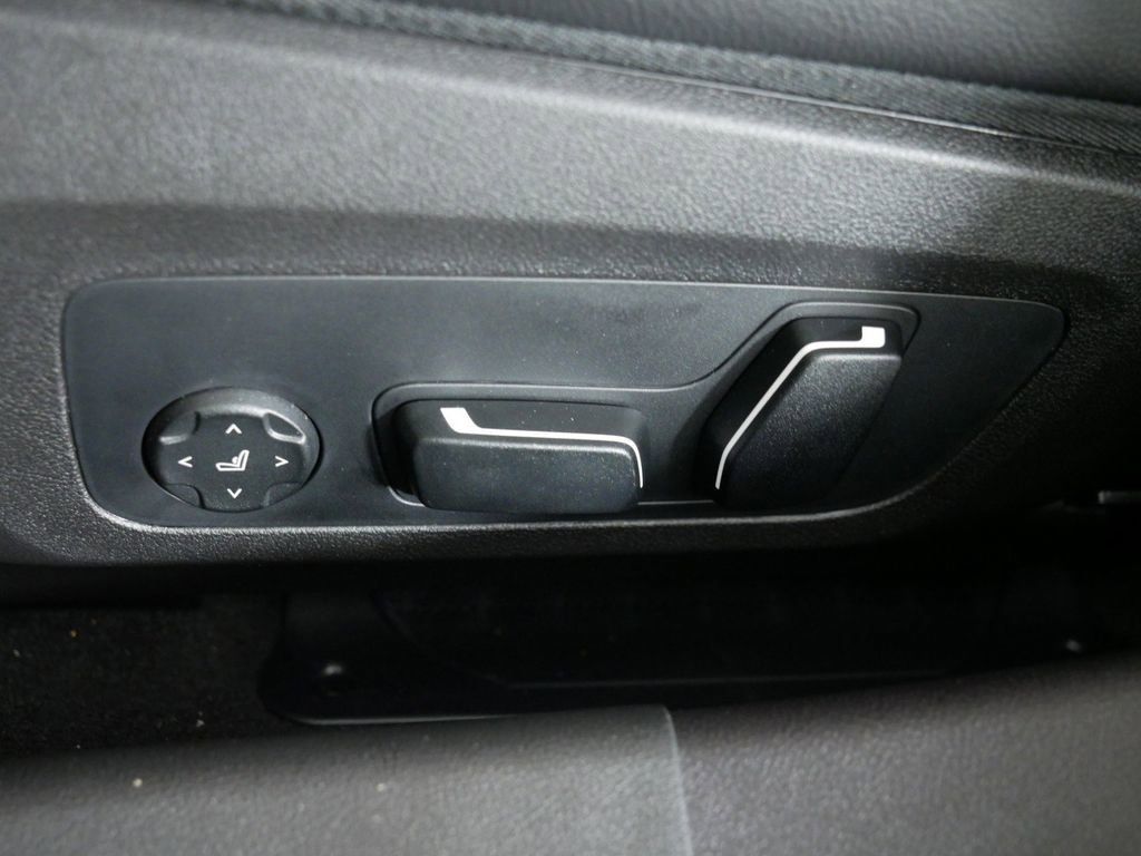 Thumbnail: 2025 BMW 3 Series - 41