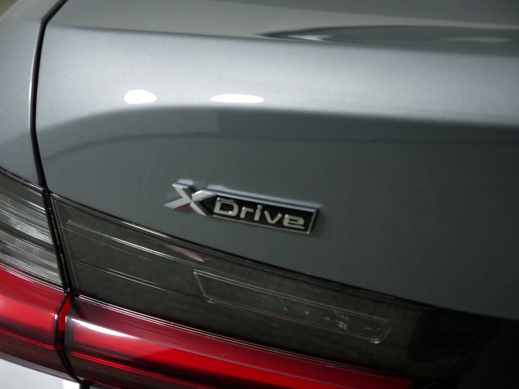 Thumbnail: 2025 BMW 3 Series - 24