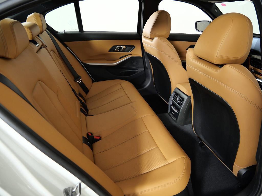 Thumbnail: 2026 BMW 3 Series - 11