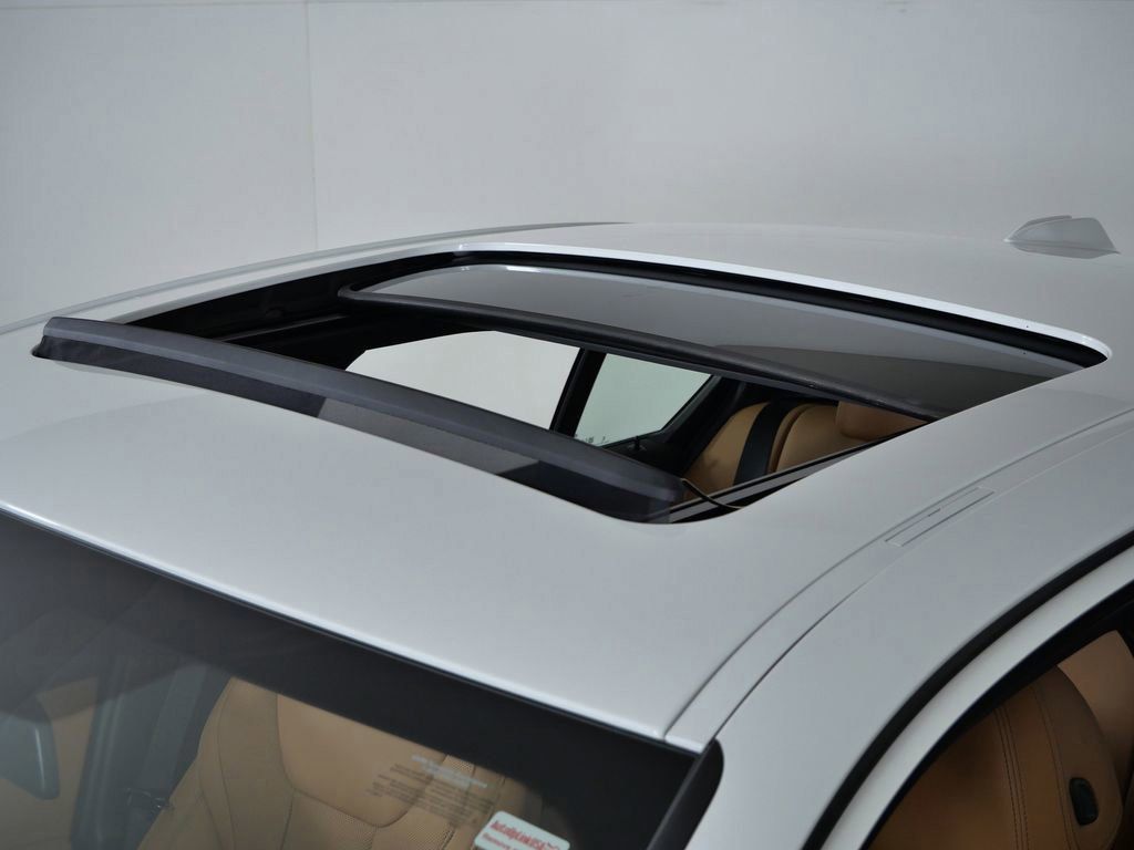 Thumbnail: 2026 BMW 3 Series - 26