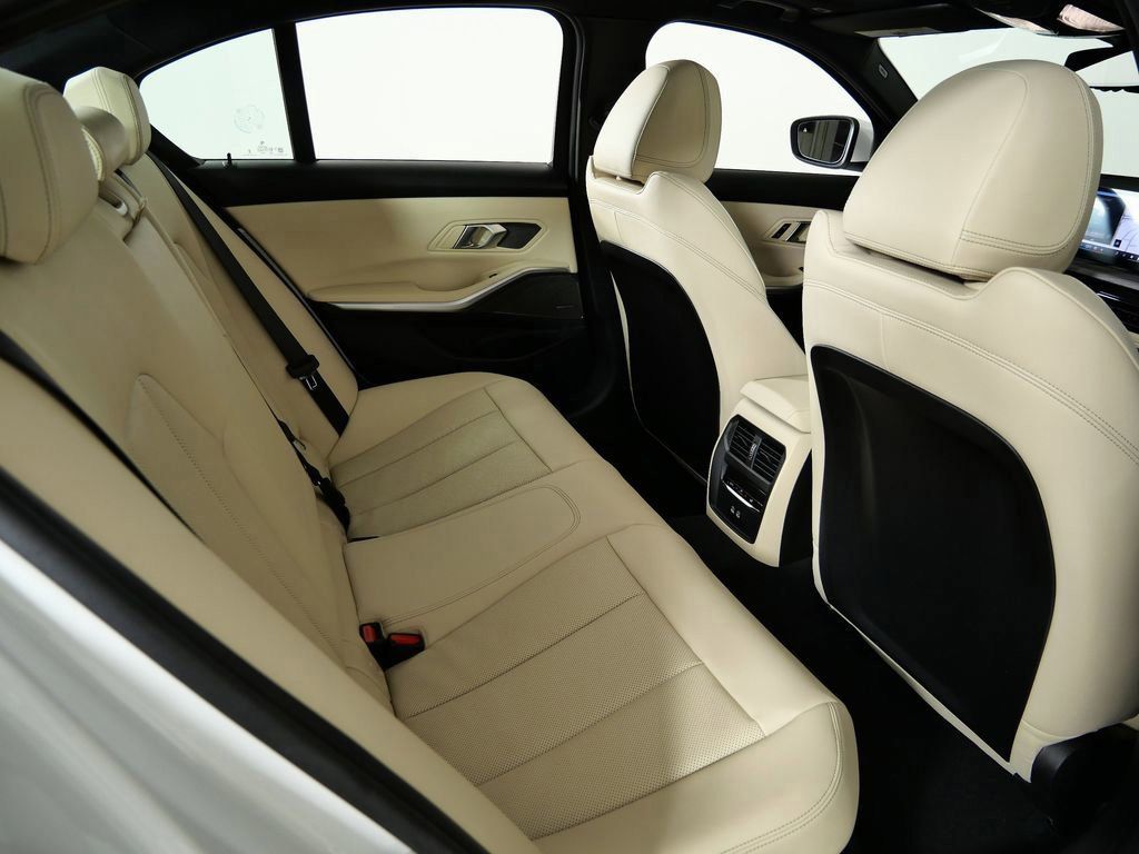 Thumbnail: 2026 BMW 3 Series - 11