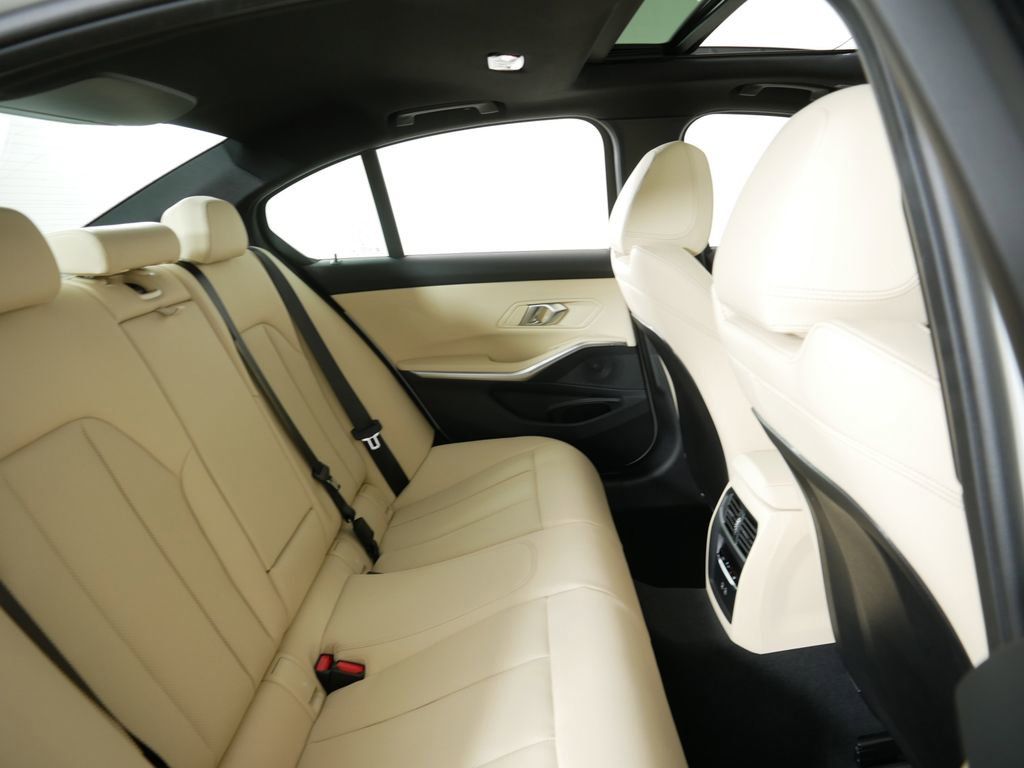 Thumbnail: 2025 BMW 3 Series - 29