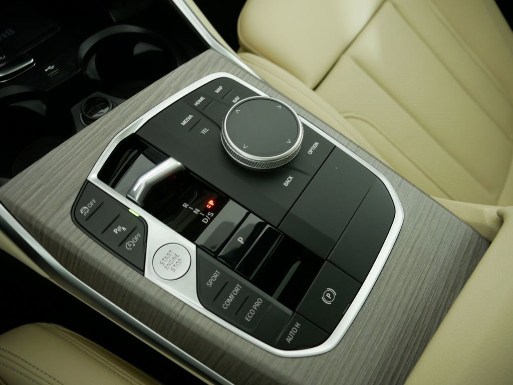 Thumbnail: 2025 BMW 3 Series - 13