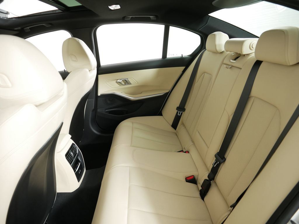 Thumbnail: 2025 BMW 3 Series - 31