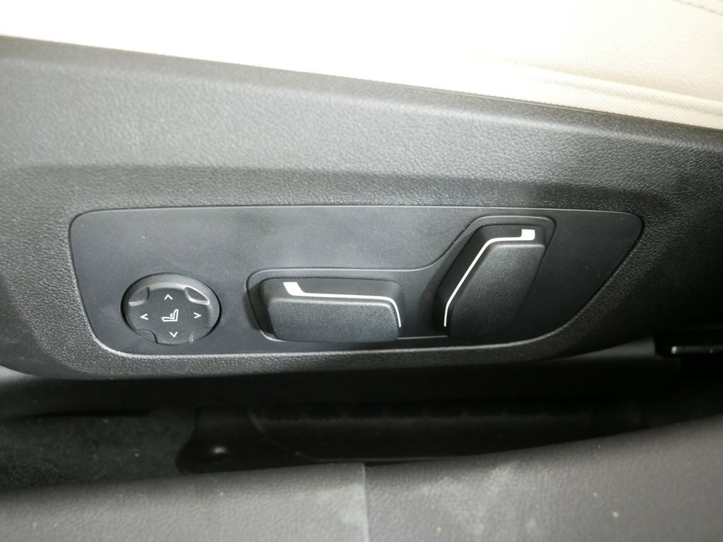 Thumbnail: 2025 BMW 3 Series - 38