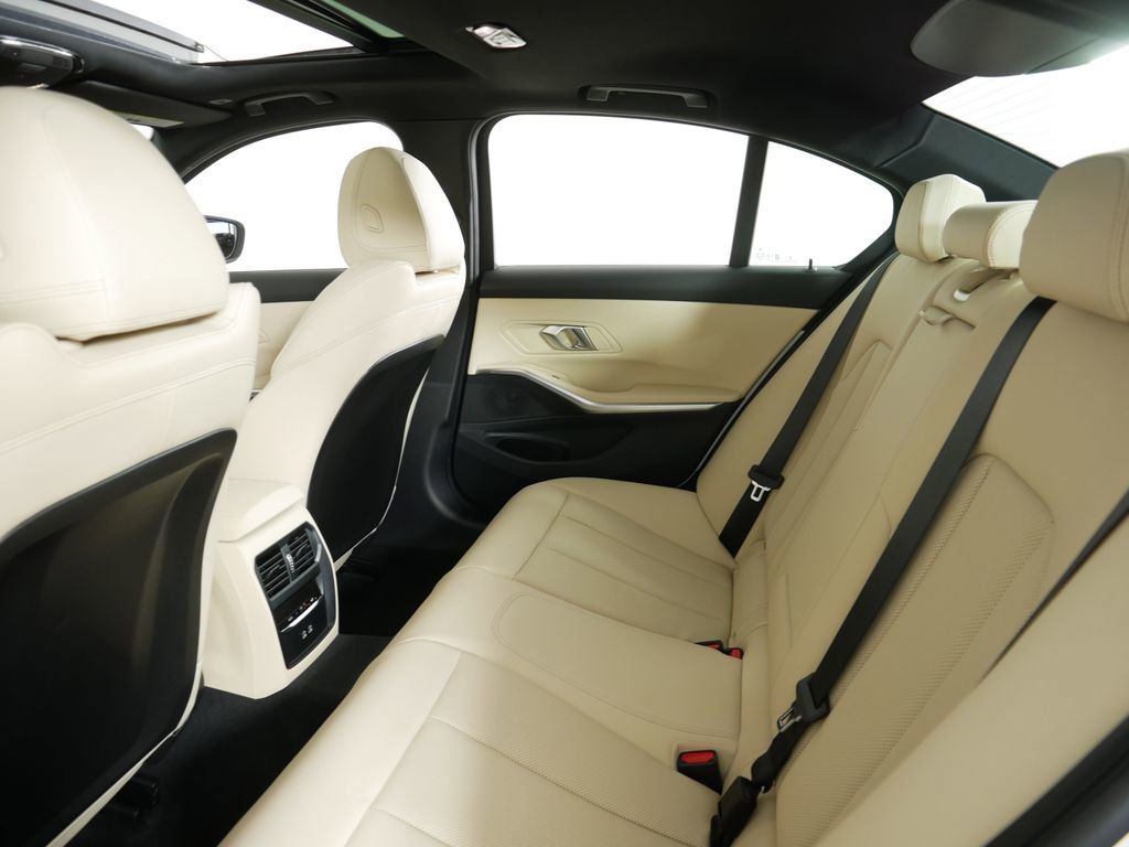 Thumbnail: 2025 BMW 3 Series - 30