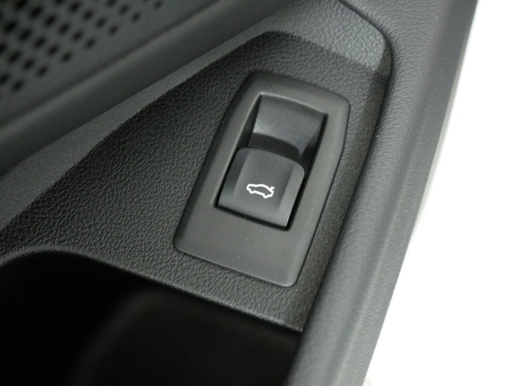 Thumbnail: 2025 BMW 3 Series - 37