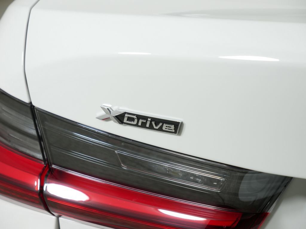 Thumbnail: 2025 BMW 3 Series - 22