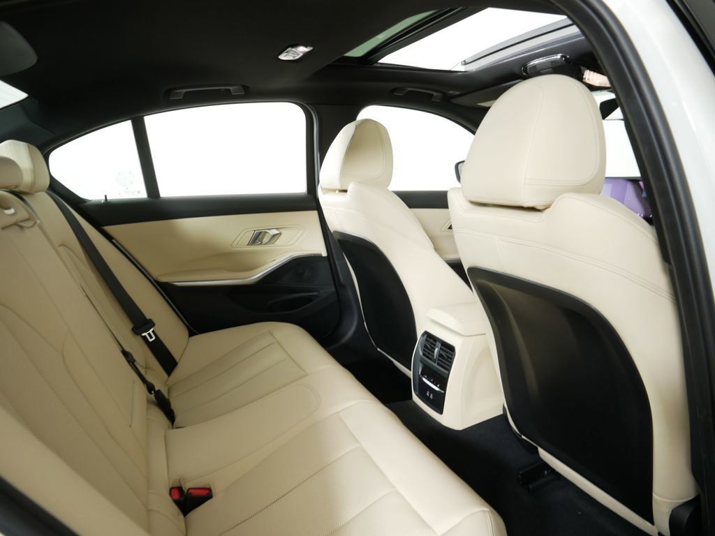 Thumbnail: 2025 BMW 3 Series - 11