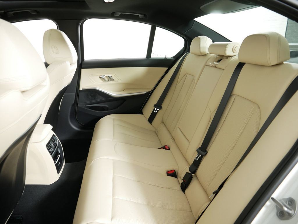 Thumbnail: 2025 BMW 3 Series - 29