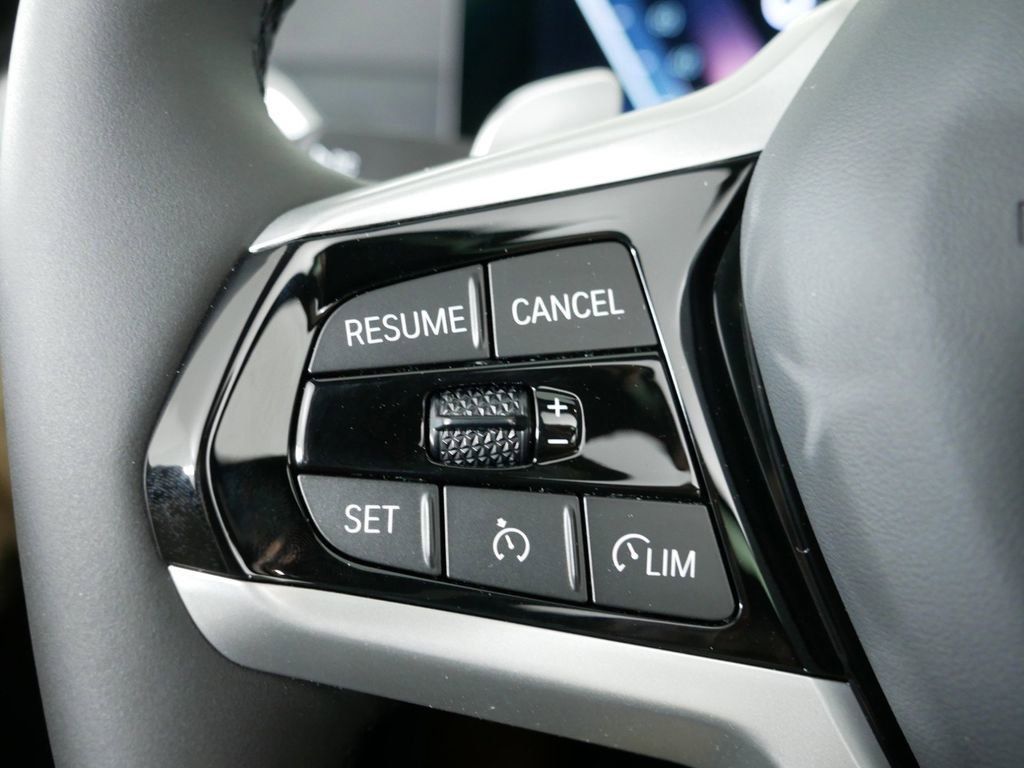 Thumbnail: 2025 BMW 3 Series - 37