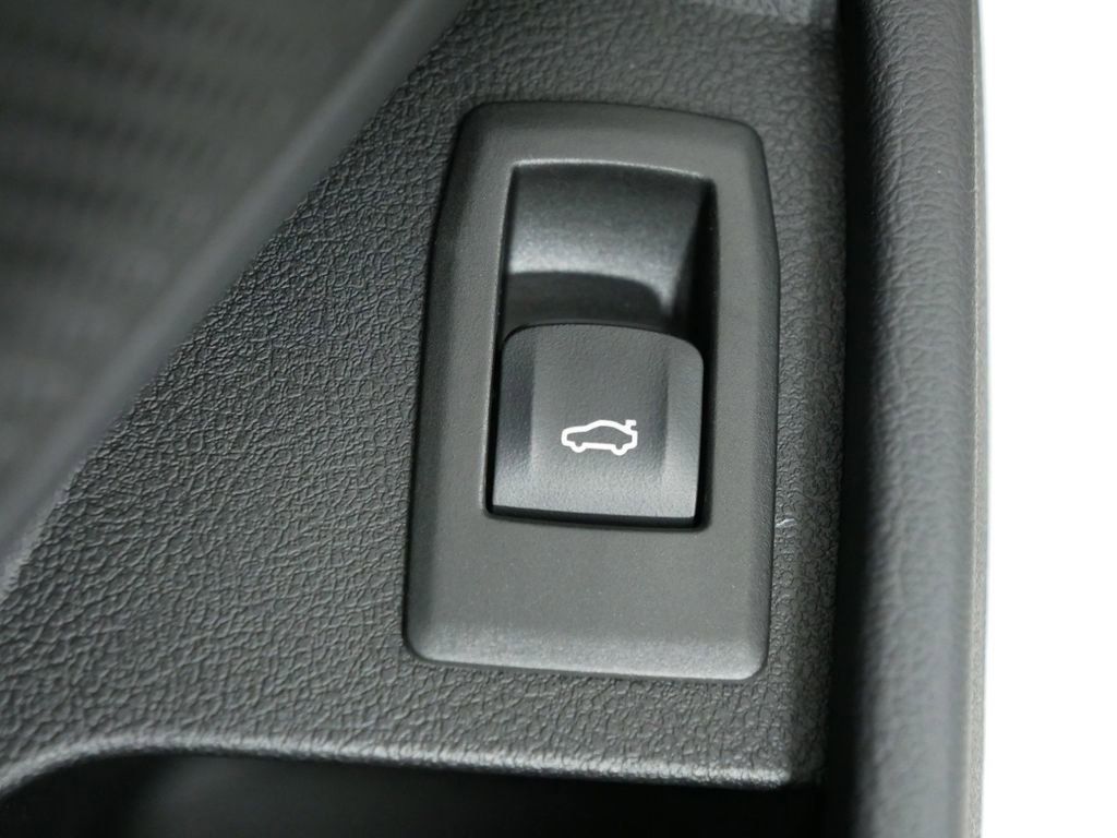 Thumbnail: 2025 BMW 3 Series - 35