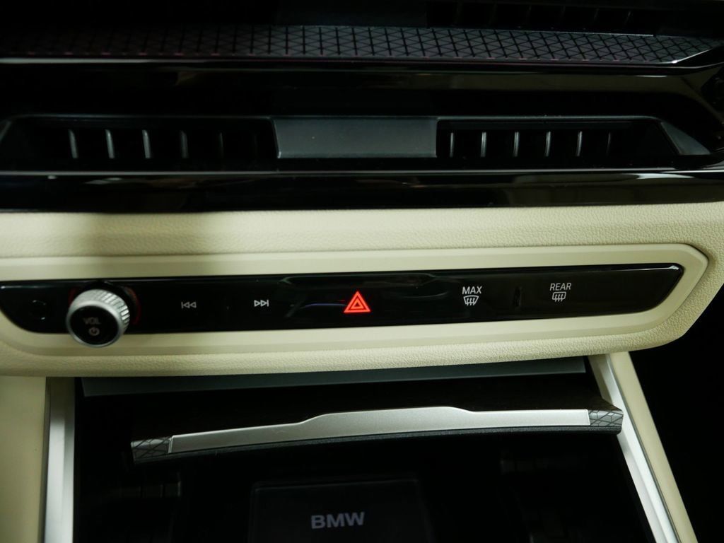 Thumbnail: 2025 BMW 3 Series - 45