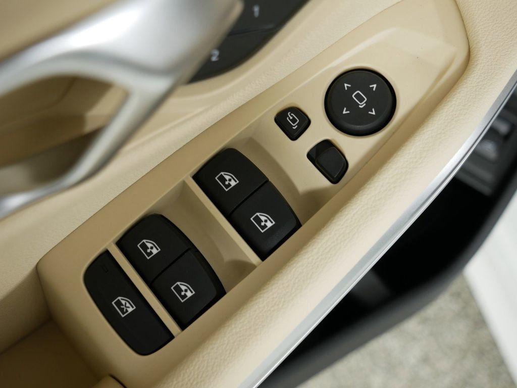 Thumbnail: 2025 BMW 3 Series - 33