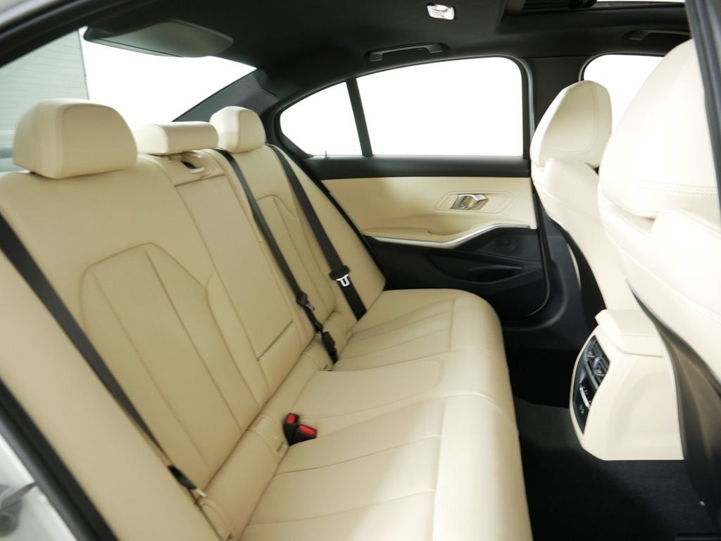 Thumbnail: 2025 BMW 3 Series - 27