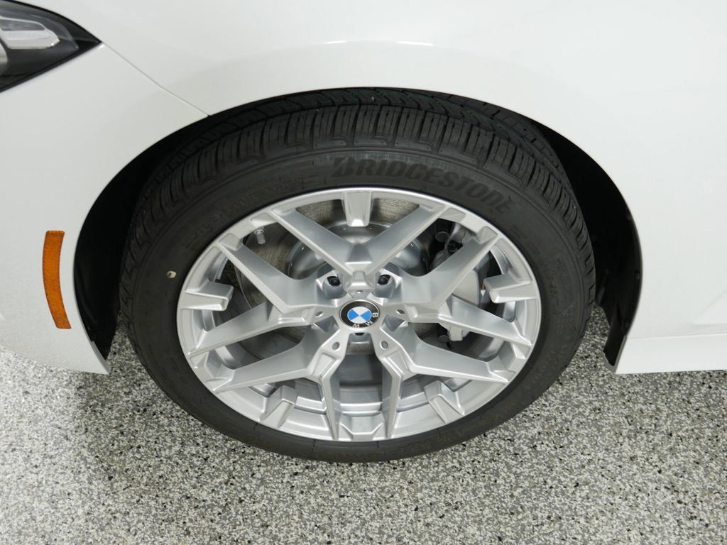 Thumbnail: 2025 BMW 3 Series - 24