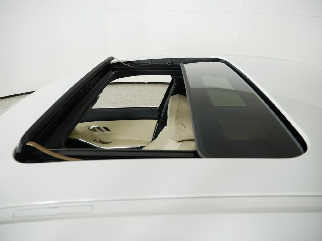 Thumbnail: 2025 BMW 3 Series - 25