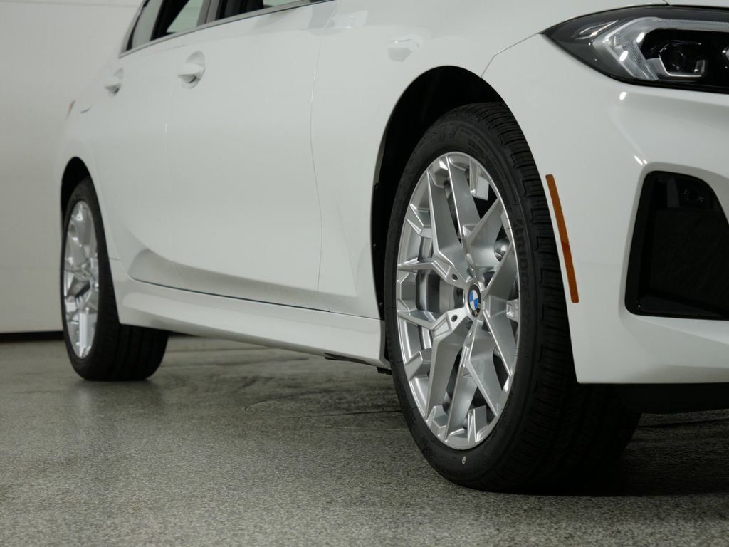 Thumbnail: 2025 BMW 3 Series - 8