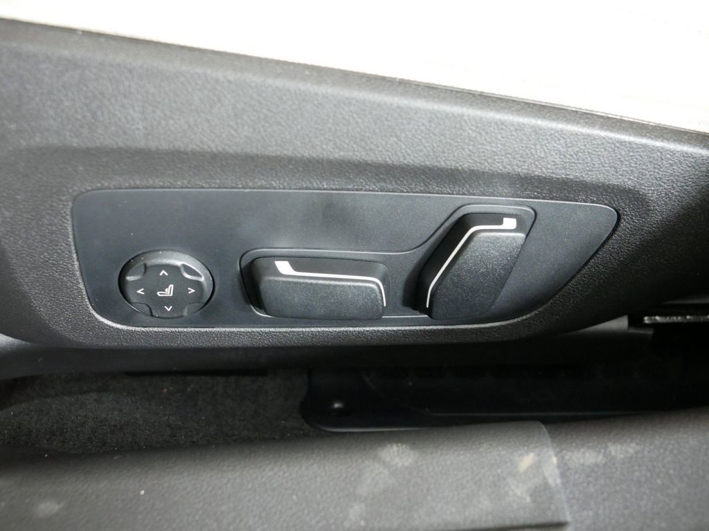 Thumbnail: 2025 BMW 3 Series - 36